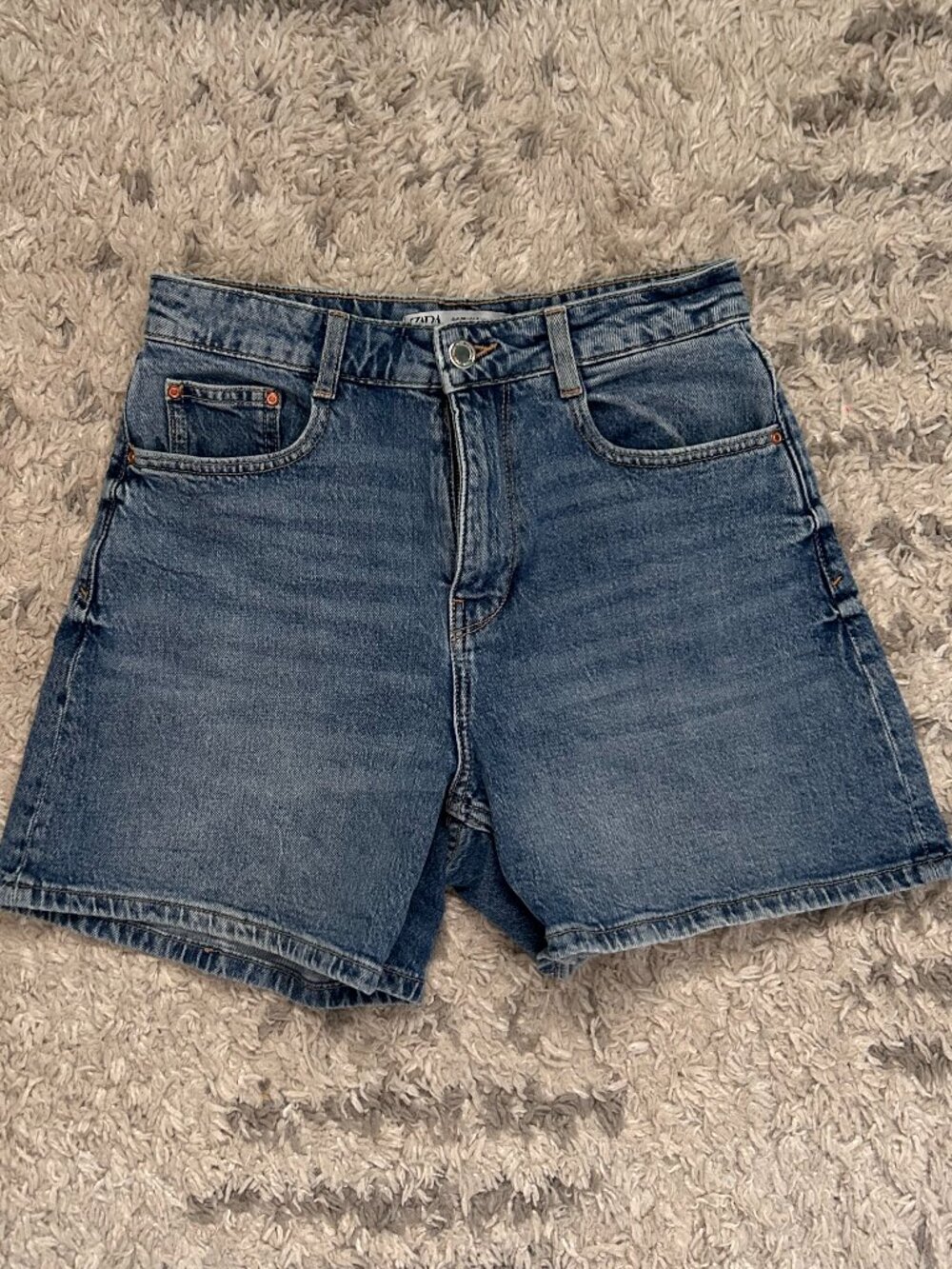 Zara denim mom shorts medium wash, size 4